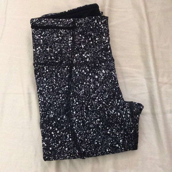 ****SOLD****Lululemon Blk/White splatter - Picture 2 of 6